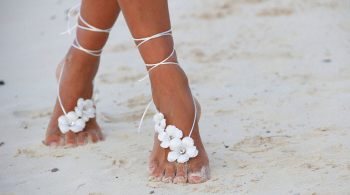 Декор ног невесты для свадьбы побережье